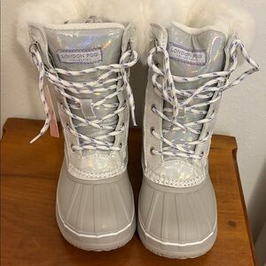 London Fog girls Iridescent Gray Winter Boots water repellent. New so nice 13 M
